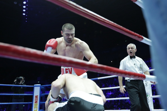 Тервел Пулев обяви че той и екипът му водят преговори